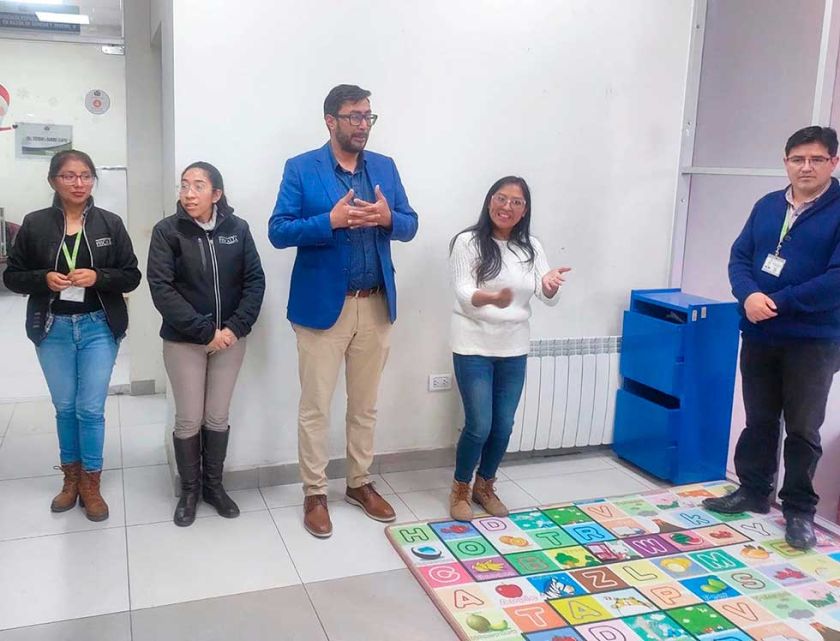 Promueven inclusión y protección digital para los estudiantes con discapacidad auditiva