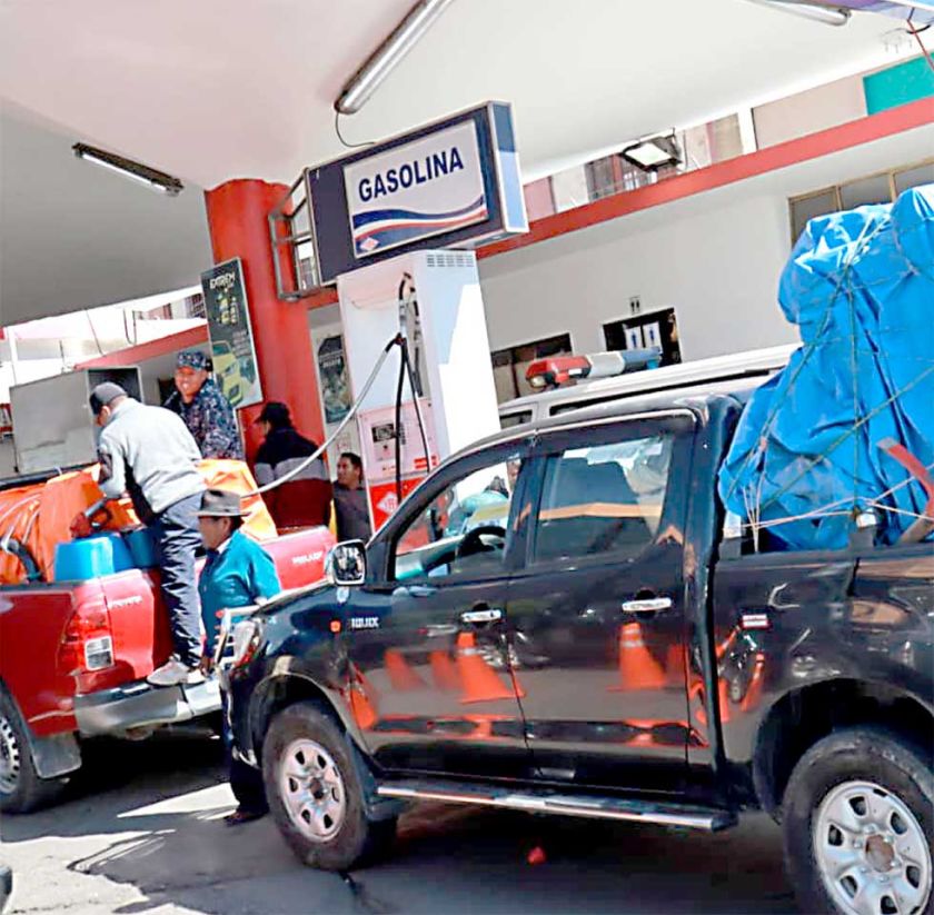 YPFB inicia descarga  de 50 millones de litros  de gasolina en Chile 