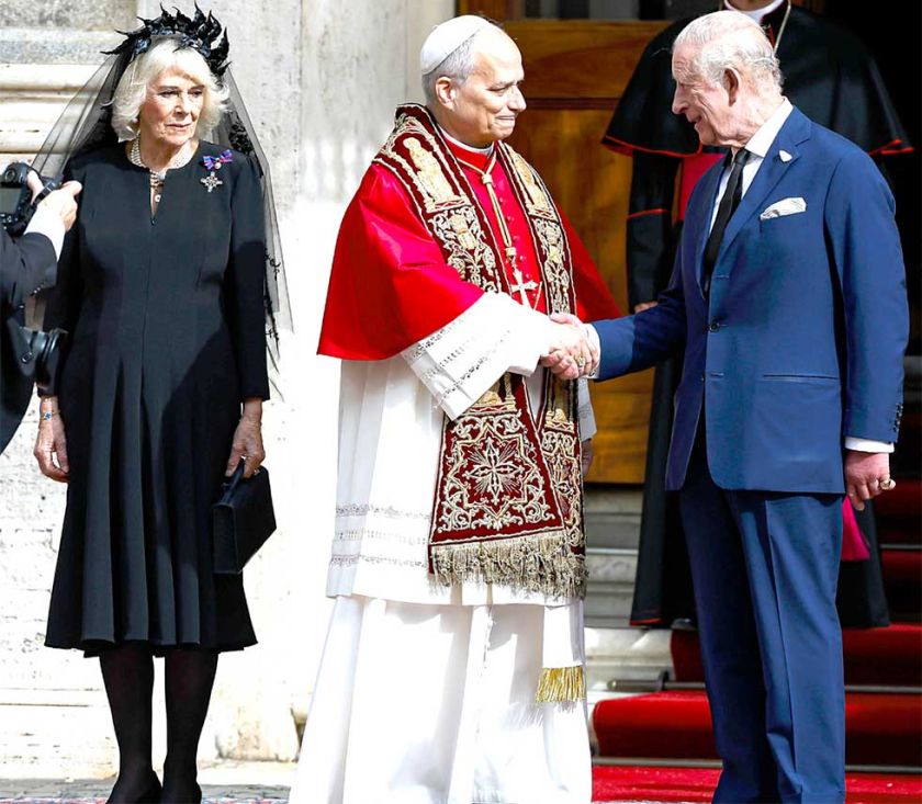 El Papa y el rey Carlos III rezan en el Vaticano