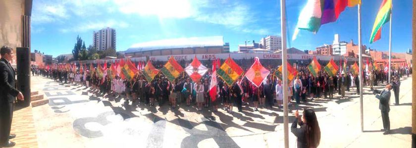 Autoridades y estudiantes le rindieron homenaje a la bandera