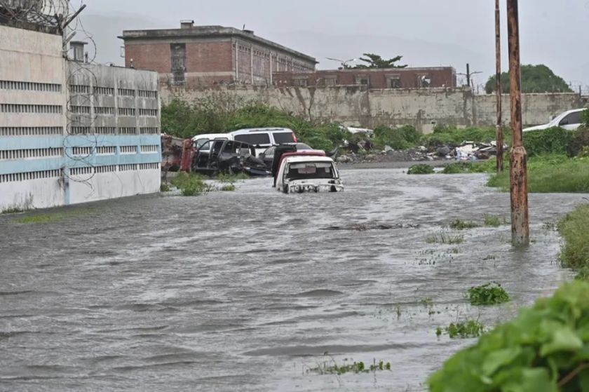 El primer ministro de Jamaica declara al país como «zona catastrófica» tras el impacto del huracán Melissa