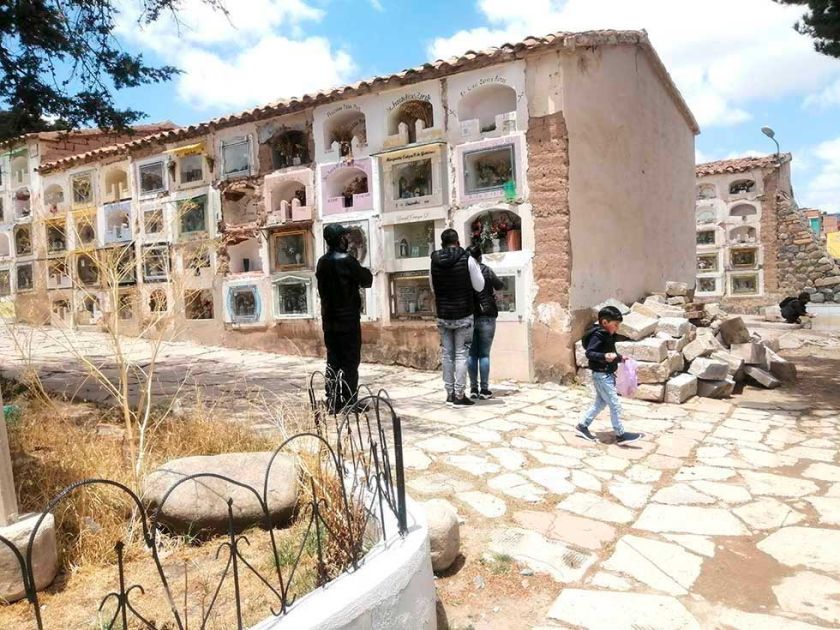Anuncian restricciones para el ingreso al cementerio