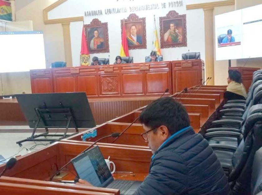 Presentan proyecto de ley para reducir salarios de asambleístas y concejales de Potosí