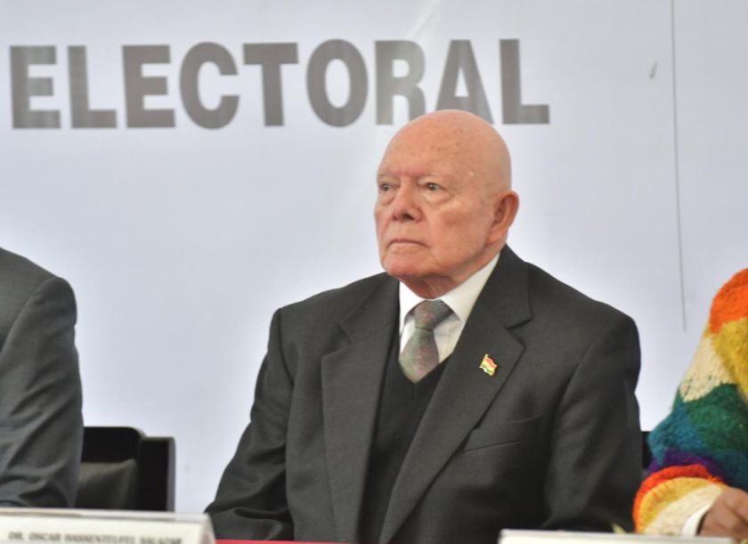 Hassenteufel sugiere a nuevos legisladores priorizar designación de vocales electorales y elección judicial
