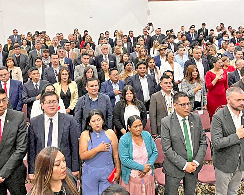 TSE acredita a legisladores y les pide 2 tareas urgentes