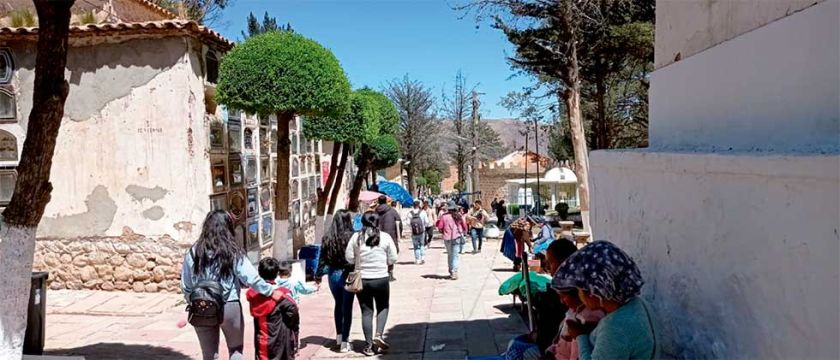 Prevén visita de más de 70 mil personas al cementerio potosino
