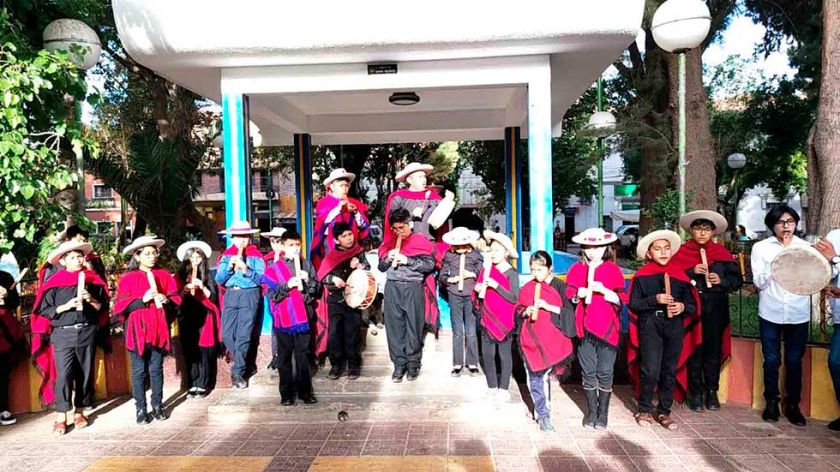 Lojleada de los estudiantes de Tupiza homenajeó a los difuntos