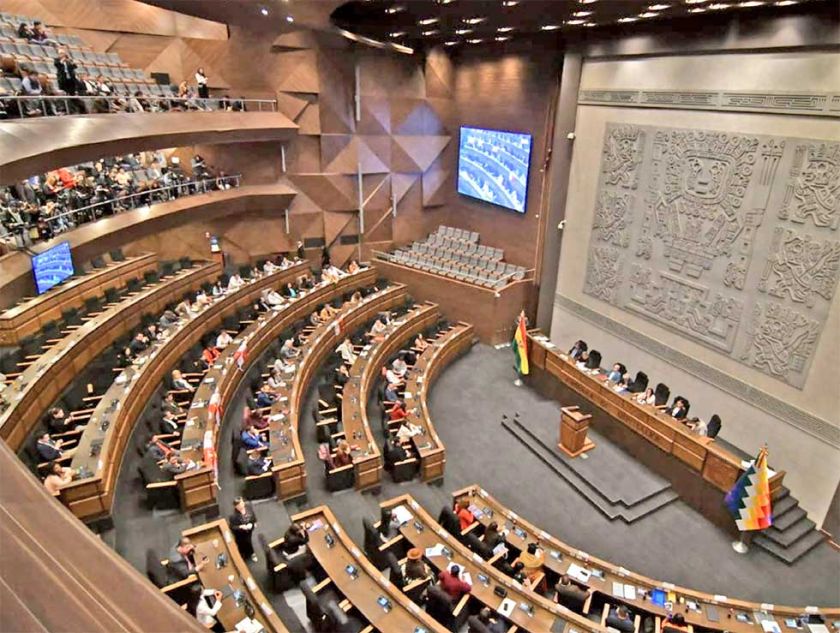 Bancada oficialista inicia convivencia y quiere mostrarse cohesionada