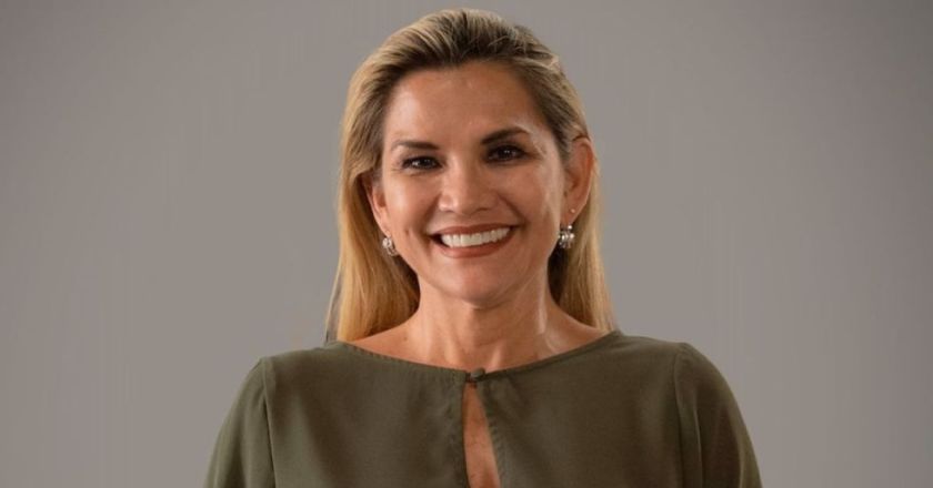 Jeanine Áñez celebra su liberación tras anulación de sentencia del TSJ