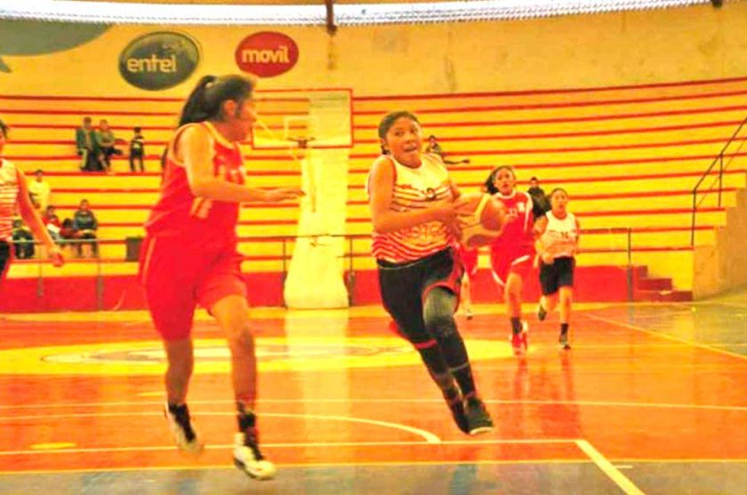 El coliseo 10 de Noviembre alberga la Copa Bolivia U-16 damas nivel A de básquet