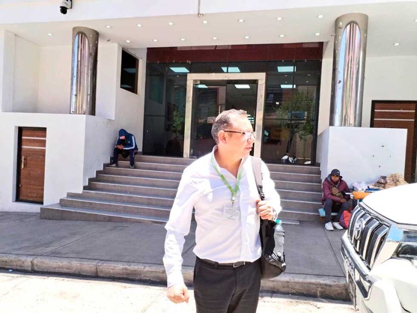 Exasistente fiscal presa por apoderarse de oro y dinero secuestrado