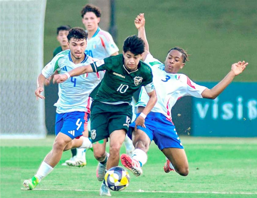 Bolivia cae ante Italia pero sigue con vida 