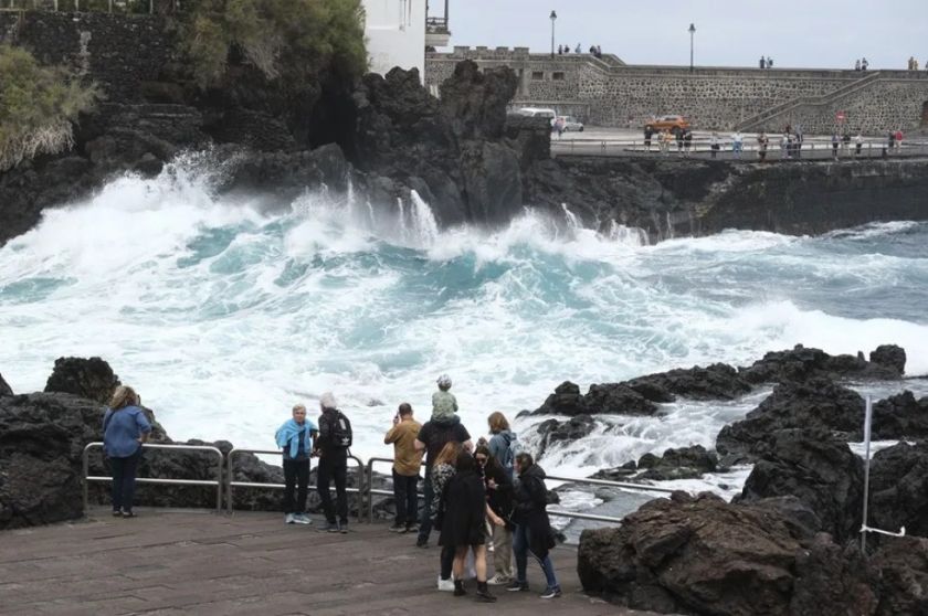 Tres personas perdieron la vida y 15 heridos en varios incidentes por golpes de mar en la isla de Tenerife