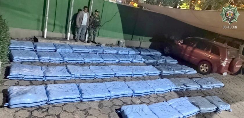 Interceptan un furgón que transportaba paquetes de marihuana en la ruta Potosí - Sucre