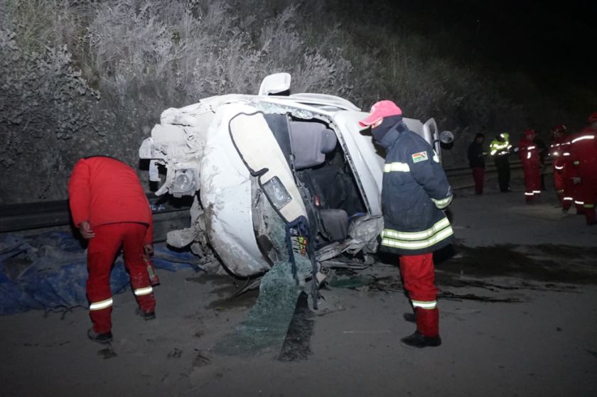 Cuatro fallecidos por accidente en la autopista La Paz - El Alto, cerca de la “curva del diablo”