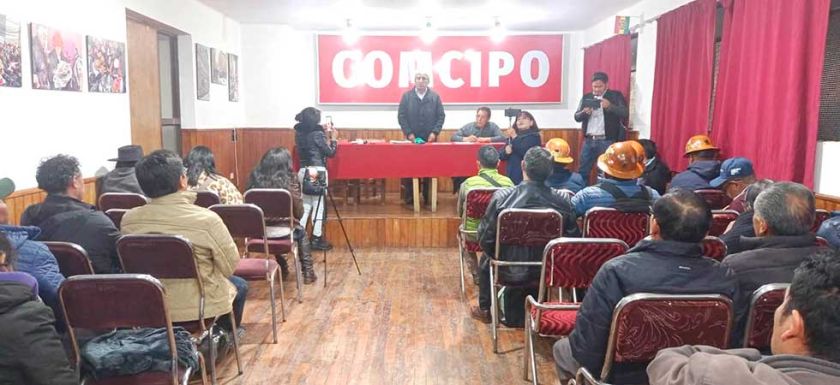 Cívicos inician movilización por la renuncia de todos los concejales