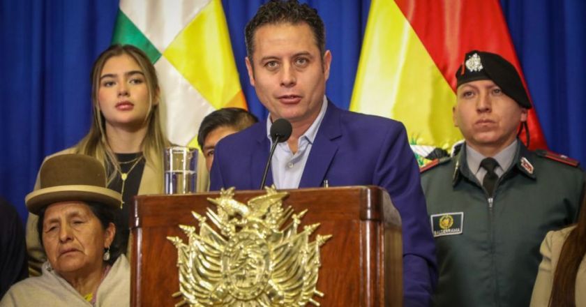 Lara entrega proyecto de Ley para eliminar la renta vitalicia a exmandatarios