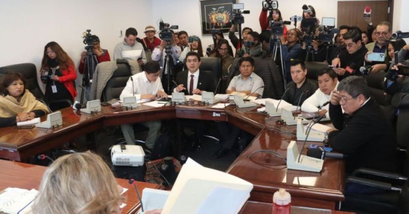 Aprueban con cambios la ley de subnacionales y envían el proyecto a la Comisión de Constitución