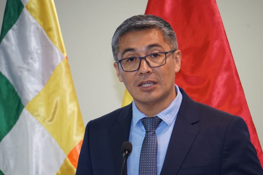 Gobierno revela más de 320 pedidos de pagos que no puede atender por falta de recursos