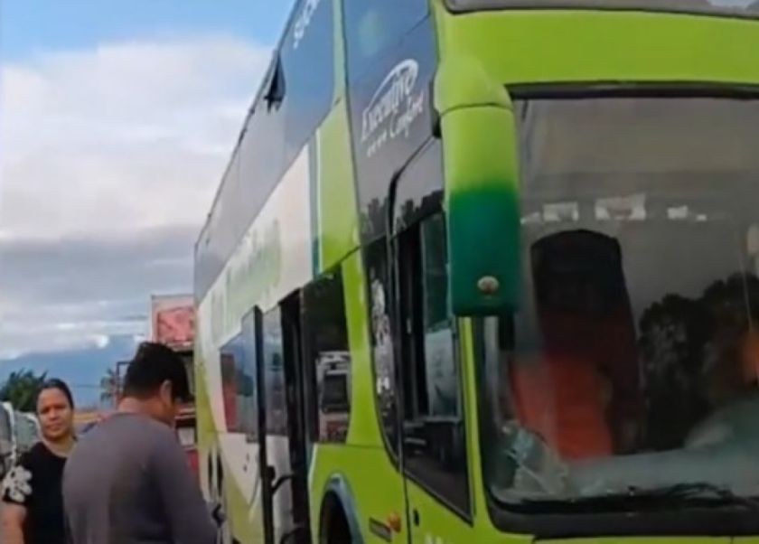 Tránsito suspende salidas de Cochabamba a Santa Cruz por bloqueo en Villa Tunari 
