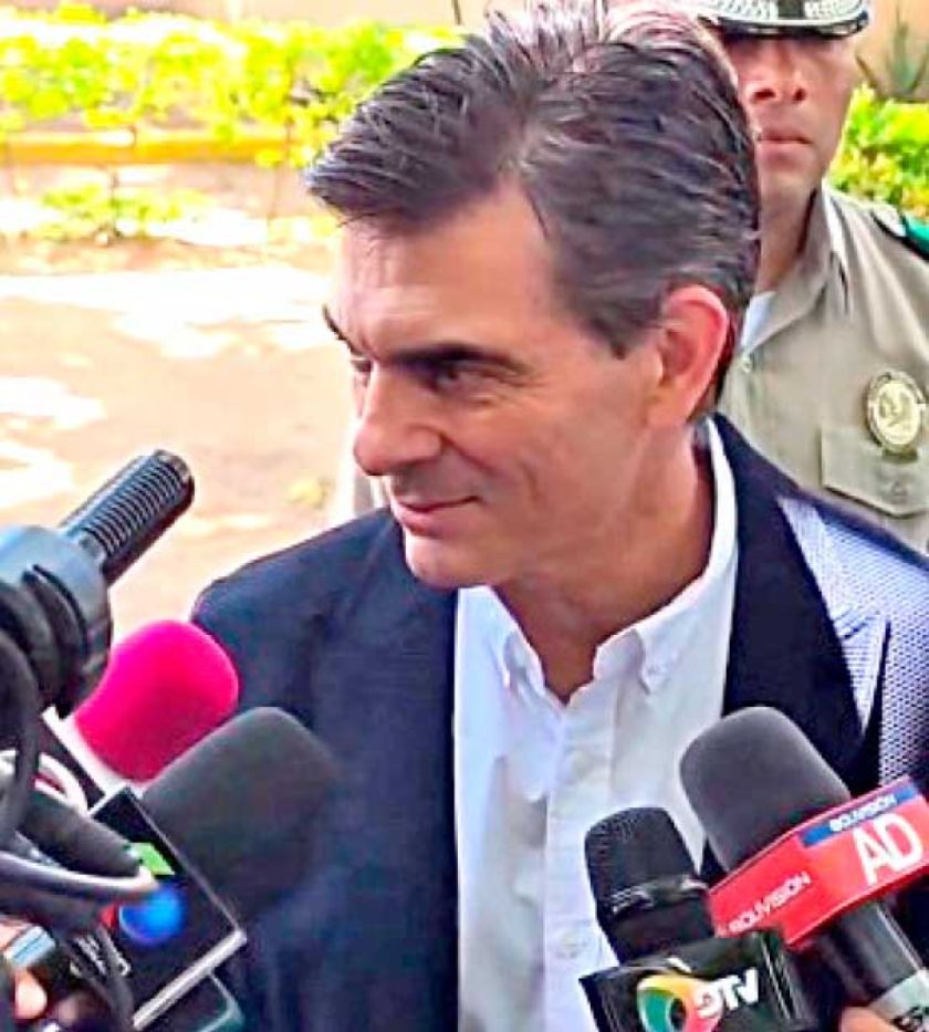 Paz anuncia más comisiones para investigar corrupción en otros sectores