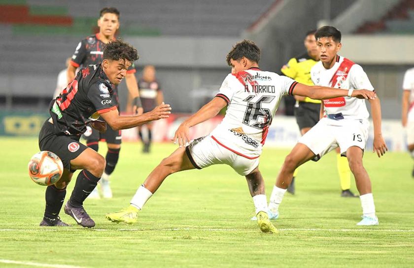 La banda roja reta por octava vez a Universitario de Vinto
