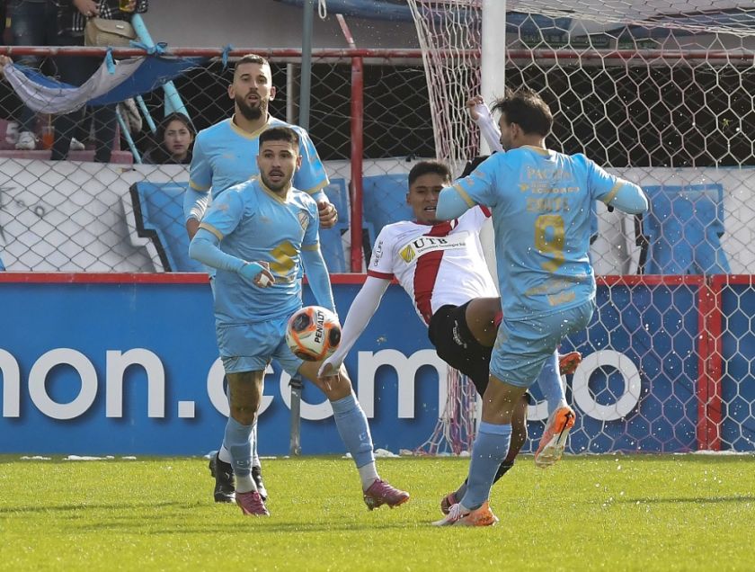 Always Ready se mantiene como puntero tras polémico empate ante Bolívar