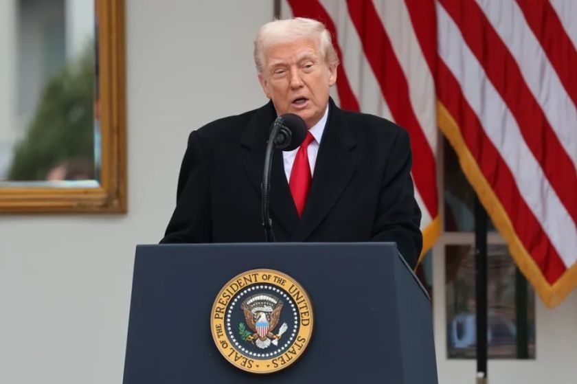 El presidente Donald Trump advierte que el espacio aéreo en Venezuela permanecerá cerrado