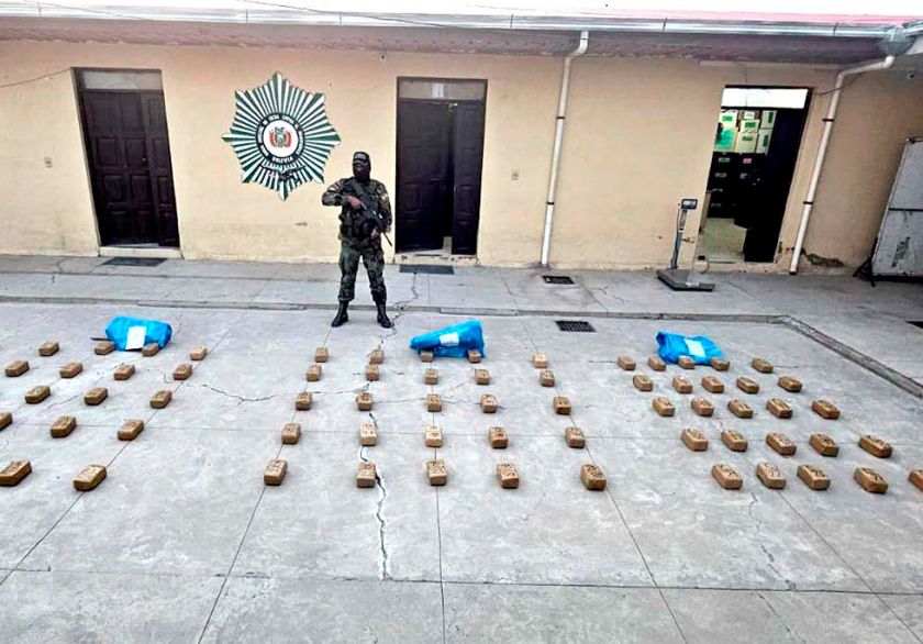 Felcn intercepta cargamento de pasta base en la ruta Challapata–Potosí