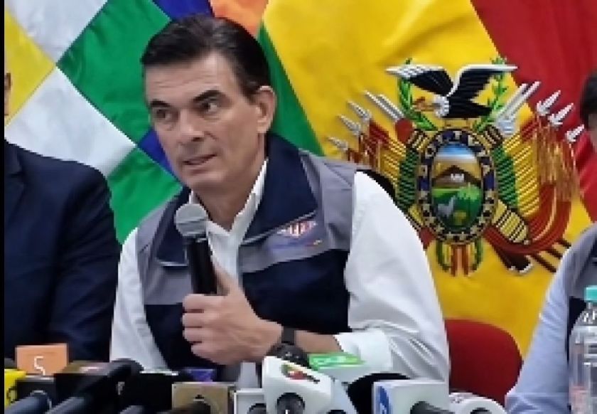 Paz admite crisis en el sector hidrocarburos y plantea reactivar YPFB 