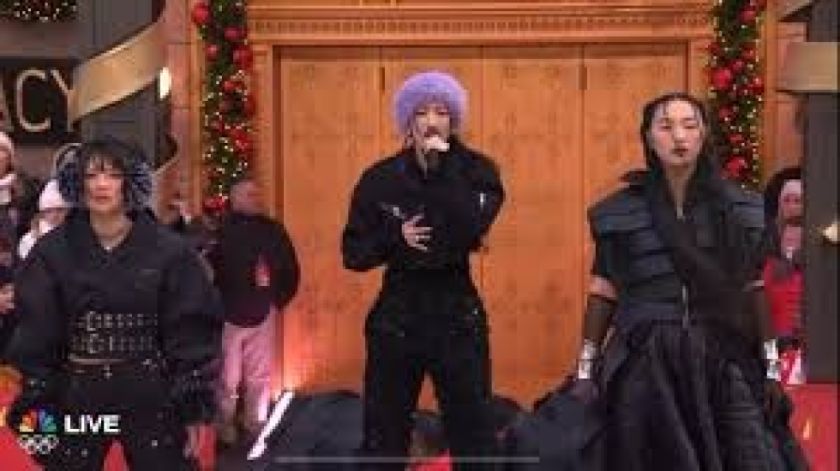 Huntrix de KPop demon hunters interpretan ‘Golden’ en el desfile de acción de gracias en EEUU de macy’s