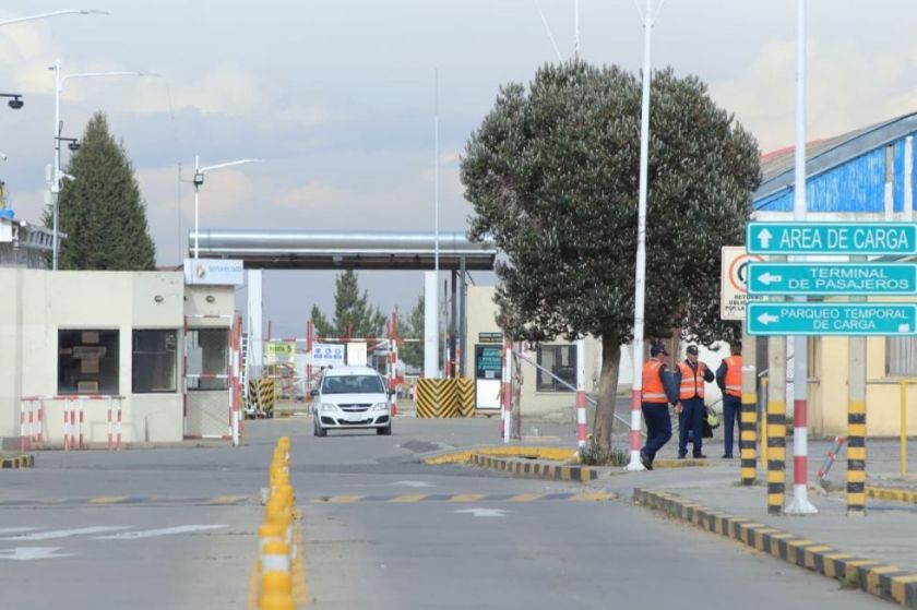Zúñiga llega a La Paz para declarar por la toma militar