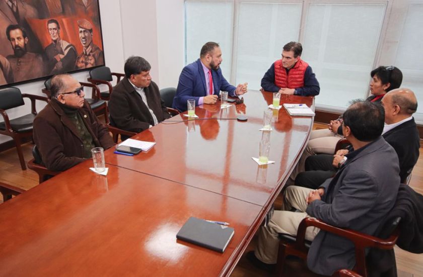 Profesionales de Bolivia se reúnen con Rodrigo Paz y anuncian acuerdos para fortalecer la meritocracia