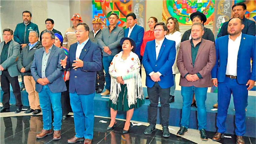 Senado pide evitar salida de Arce y sus exministros