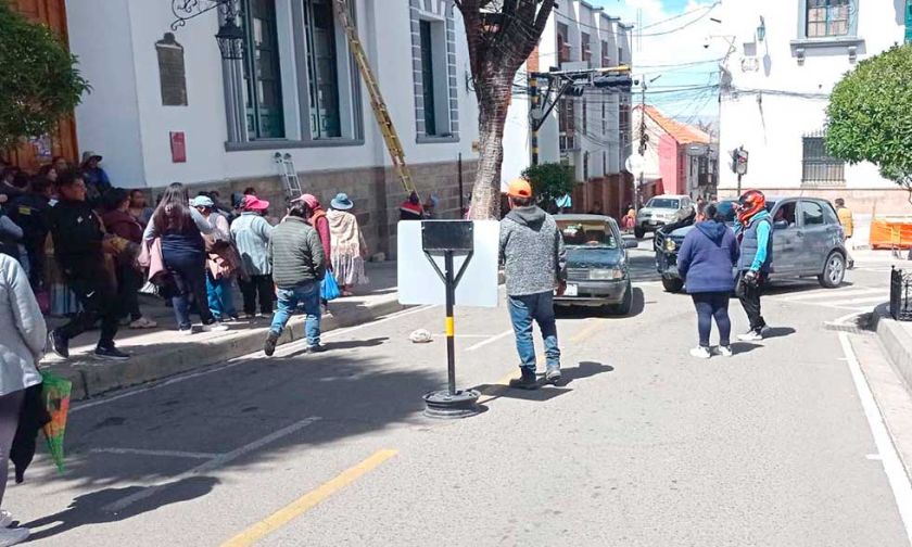 Choferes piden evitar bloqueos de calles del centro de la Villa Imperial