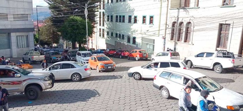 Alcaldía definirá precio de pasajes de taxi y frenará abuso de choferes