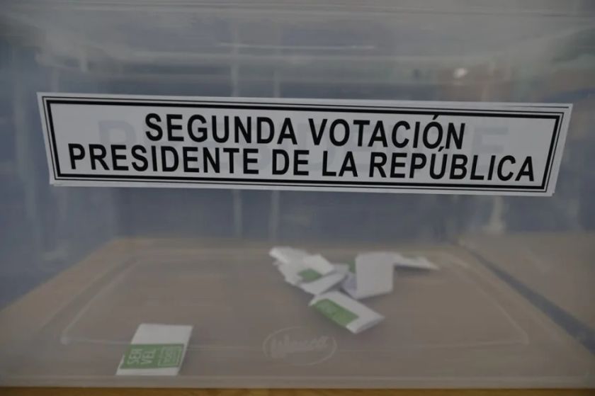 Elecciones en Chile: Abren los colegios electorales para la segunda vuelta de las presidenciales entre Jara y Kast