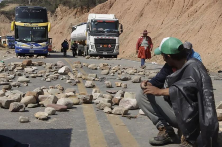 Diputado Alarcón presenta proyecto de ley que tipifica al bloqueo de carreteras como delito