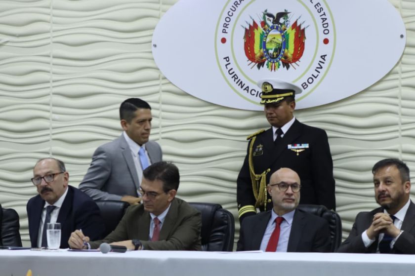 Rodrigo Paz presenta a los miembros de la Comisión de la Verdad de los Hidrocarburos