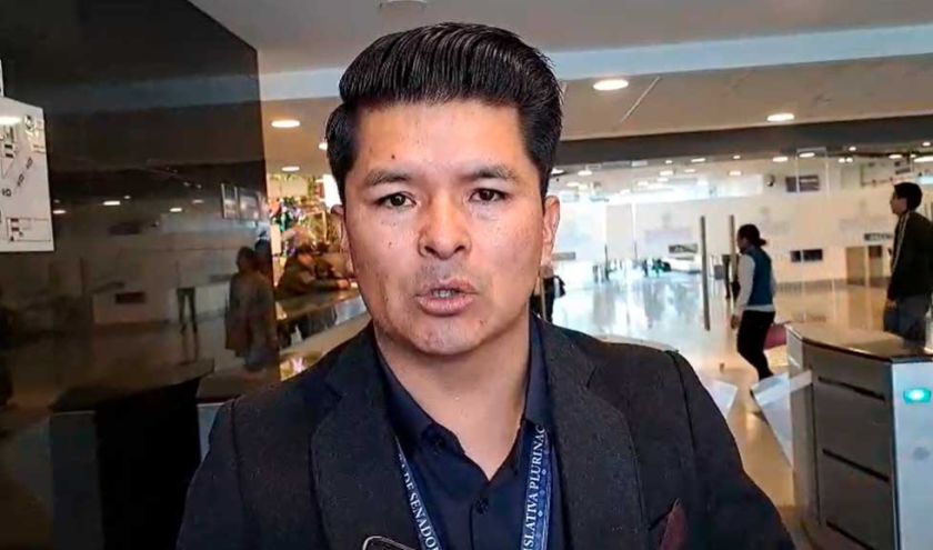 Proyecto de ley plantea reducir 50% el salario de autoridades