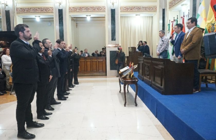 Posesionan a los nuevos vocales del TSE, tras elección en la Asamblea