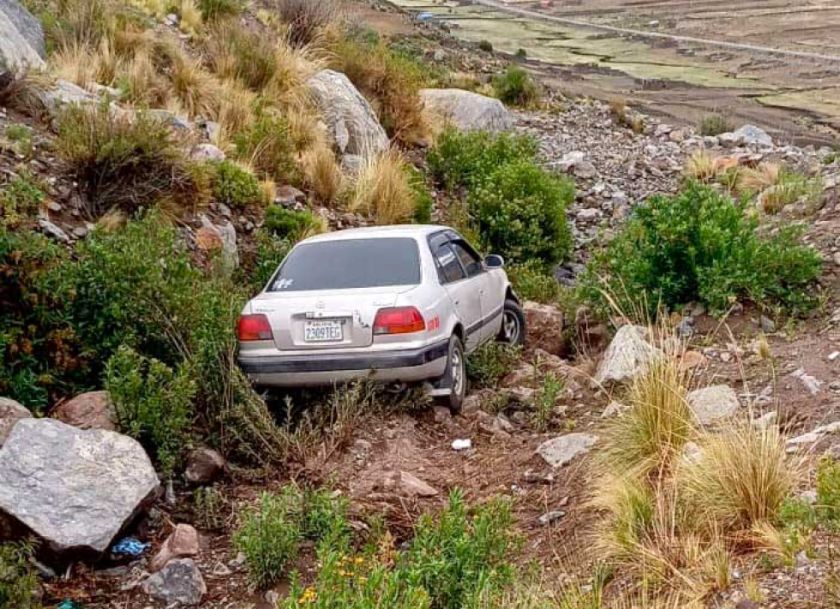 Una madre y sus tres hijas se salvan, pero muere el chofer
