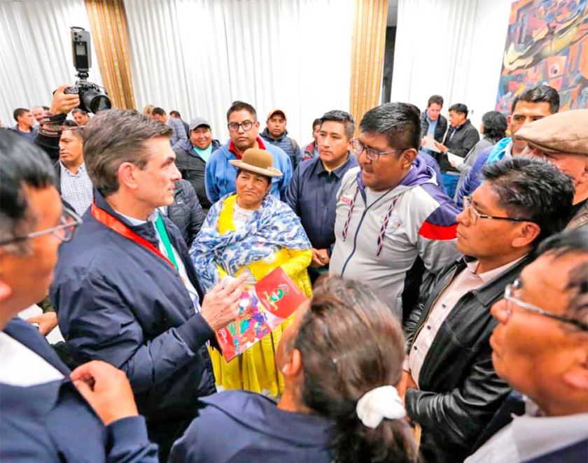 Surgen algunos acuerdos, pero el paro se mantiene