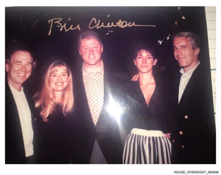 Bill Clinton pide que se publiquen todos los archivos del caso Epstein en los que aparece