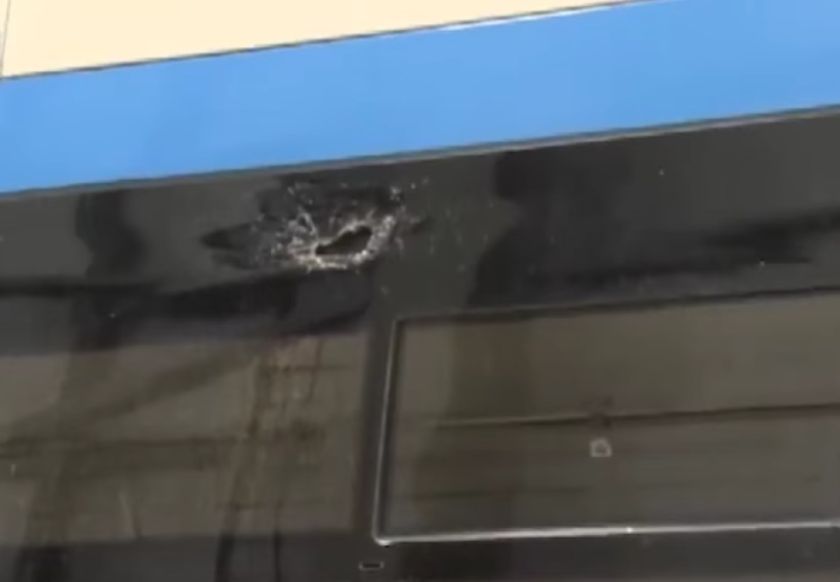 Tren metropolitano de Cochabamba sufre pedrada en vagón y suspende servicio