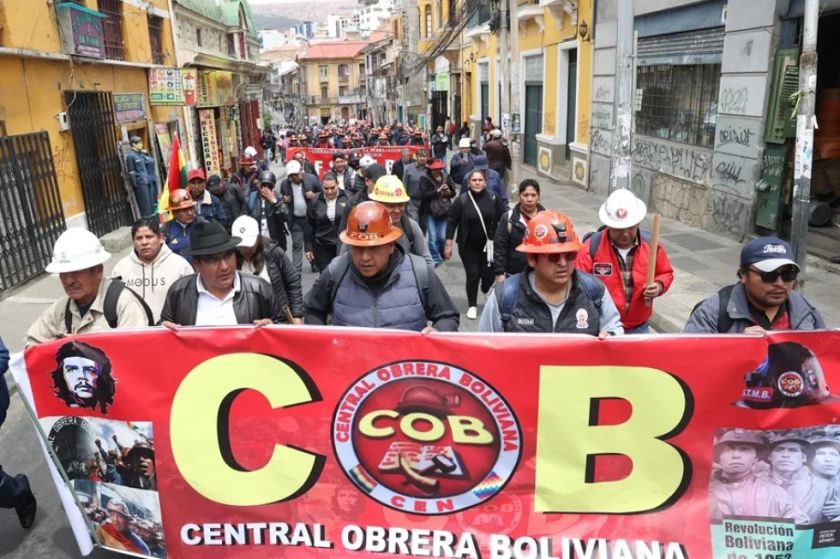 Sindicatos de Bolivia no se detienen en Navidad y protestan contra el retiro de la subvención a los combustibles