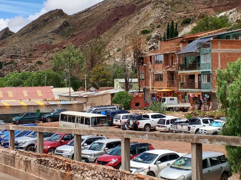 Familias disfrutan el feriado en los balnearios a pesar de los nuevos precios