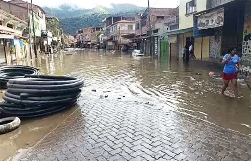 Guanay permanece inundado tras el desborde de los ríos Tipuani y Mapiri