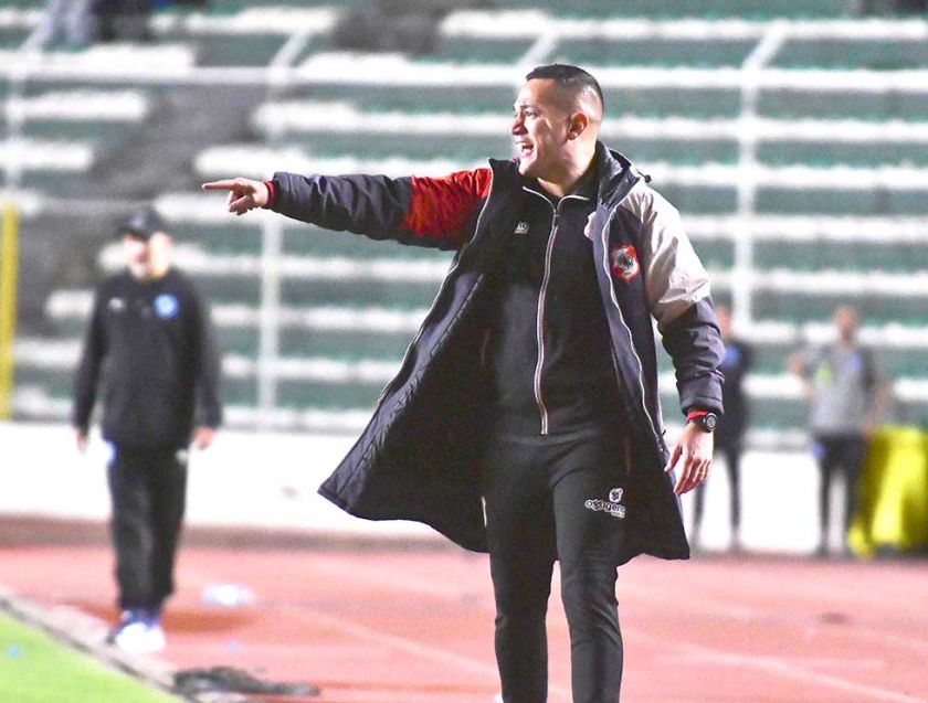 Leonardo Eguez fue ratificado como técnico de la banda roja