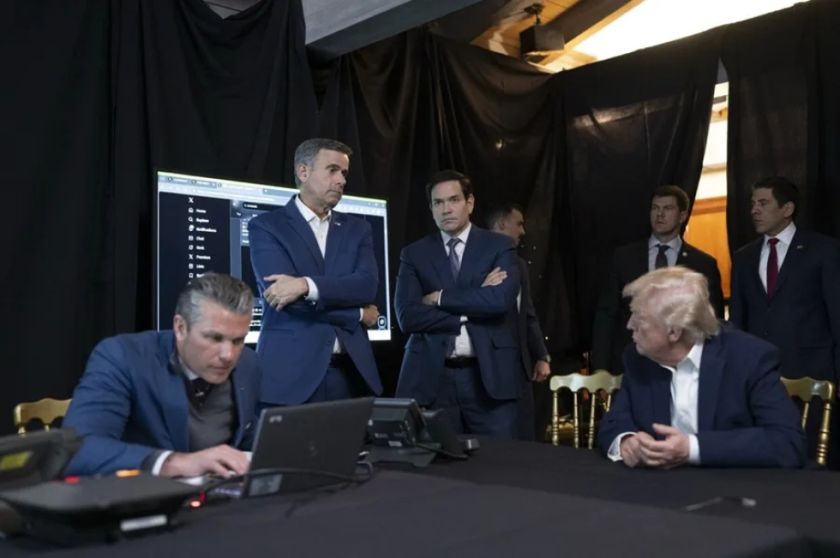 Trump publica fotos de ‘Situation Room’ improvisada en Mar-a-Lago durante la captura de Maduro
